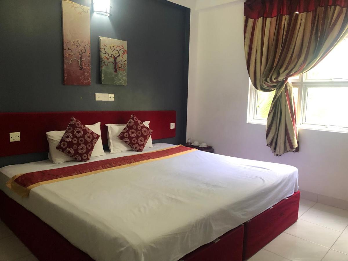 The G Ten Holiday Inn Hulhumale Exterior photo